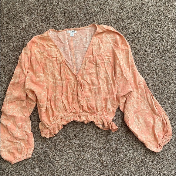 Amuse Society Tops - Amuse Society long sleeve cropped top